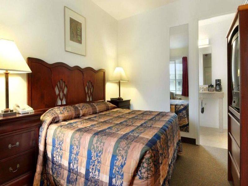 Knights Inn & Suites Seatac Airport 塔奇拉 外观 照片